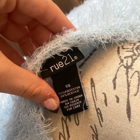 Blue fuzzy sweater - Picture 4 of 4